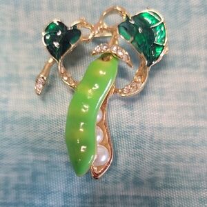 Elegant Green Pea Pod Brooch